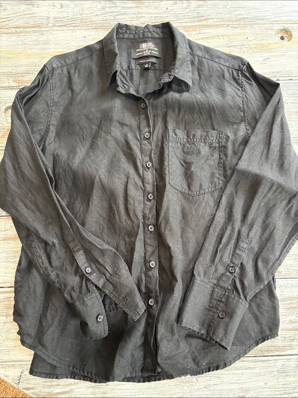 In excellent condition, J Crew 100% Baird McNutt Irish linen shirt, size 12